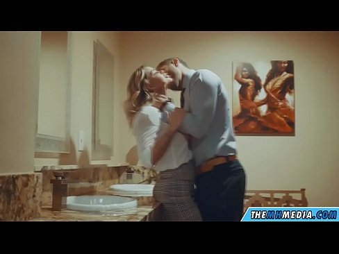 ❤️ Når en barmfagre blondine forfører deg på et offentlig toalett ❤❌ Jævla video hos oss no.pinkporno.ru
